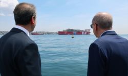 Cumhurbaşkanı Erdoğan, Türkiye'nin ilk yüzer gaz üretim platformunu Karadeniz'e uğurladı