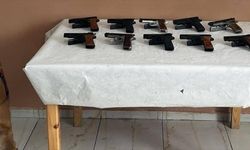 Erzurum'da jandarma ekiplerince ruhsatsız 10 tabanca ele geçirildi