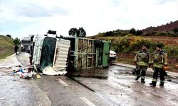 Nallıhan'da devrilen çöp kamyonundaki 1 kişi öldü, 1 kişi yaralandı