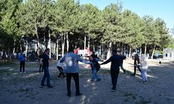 Türkiye şampiyonu tekvandocu Ebrar, babası tarafından davul zurnayla karşılandı