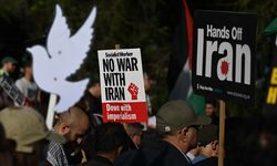 ABD ve İsrail'in İran'a yönelik saldırıları Londra'da protesto edildi