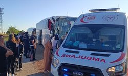 Afyonkarahisar'da yolcu otobüsünün tıra çarptığı kazada 9 kişi yaralandı