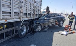 Aksaray'da park halindeki tıra çarpan otomobildeki 2 kişi öldü