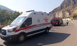 Amasya'da bariyere çarpan otomobildeki 4 kişi yaralandı