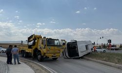 Ankara'da kamyonet ile minibüsün çarpışması sonucu 3 kişi yaralandı