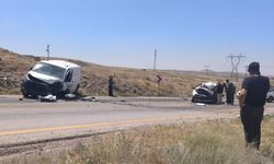 Ankara'da otomobil ile hafif ticari aracın çarpışması sonucu 1 kişi öldü