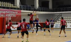 Antalya'da kamu kurumları çalışanları voleybol turnuvasında mücadele etti