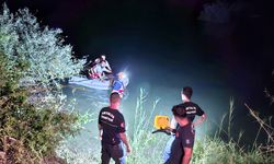 Antalya'da su seviyesi yükselen ırmakta mahsur kalan 3 kişi kurtarıldı