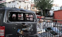 Ataşehir'de sanayi sitesinde çıkan yangında park halindeki otomobiller yandı