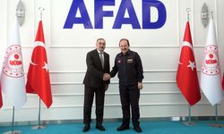 Azerbaycan'dan AFAD personeline işbirliği rozeti