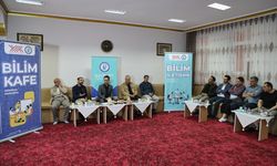 Bayburt'taki 'Bilim Kafe' etkinliğinde modern arıcılık teknikleri ve dijital bağımlılık anlatıldı