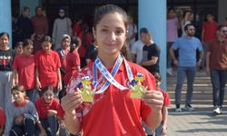 Bilek güreşinde Avrupa şampiyonu Nehir Özcan'a Manisa'daki okulunda coşkulu karşılama