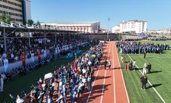 Bitlis Eren Üniversitesinde öğrenciler mezuniyet sevinci yaşadı