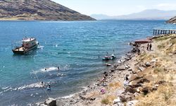 Bitlis'te Kabotaj Bayramı yüzme etkinliğiyle kutlandı