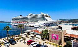 Bodrum'a ilk kez gelen AROYA Cruises, bando ve halk oyunları ekibiyle karşılandı