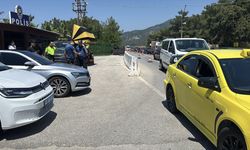 Bodrum'da durdurulan takside 5 düzensiz göçmen yakalandı