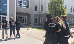 Burdur'da bir kadının evinde bıçaklanarak öldürülmesine ilişkin yakalanan 4 şüpheli adliyede