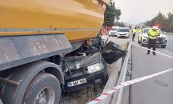 Burdur'da otomobilin dorseye çarptığı kazada 1 kişi öldü, 1 kişi yaralandı