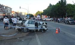 Çanakkale'de freni boşalan kamyon trafik ışığındaki 4 araca çarptı, 4 kişi yaralandı