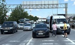 D-100 kara yolunun Kocaeli kesiminde 2 kişinin yaralandığı kaza ulaşımı aksattı