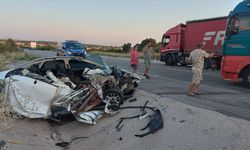 Edirne'de park halindeki tıra çarpan otomobilin sürücüsü ağır yaralandı