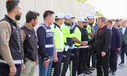 Erzincan Valisi Aydoğdu, Kurban Bayramı'nda görev yapan güvenlik güçlerini ziyaret etti
