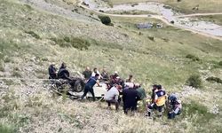 Erzurum'da şarampole devrilen kamyonetin sürücüsü öldü