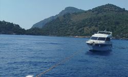 Fethiye açıklarında sürüklenen teknedeki 2 kişi kurtarıldı