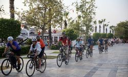 Fethiye'de bisiklet tutkunları 'sessiz sürüş' etkinliği düzenledi