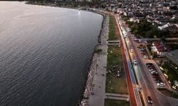 Fethiye'de sıcak havadan bunalanlar sahilde yoğunluk oluşturdu