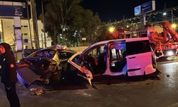 Gaziantep'te otomobil ile hafif ticari araç çarpıştı, 3 kişi öldü, 5 kişi yaralandı