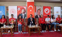 Hatay'da başarılı depremzede sporcular ödüllendirildi