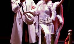 Hollywood'un romantik komedisi 'Singin' in the Rain' müzikalinin Türkiye prömiyeri yapıldı
