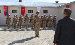 Iğdır Valisi Turan, yenilenen karakolda jandarmayla bir araya geldi