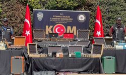 İstanbul'da düzenlenen kaçak çanta ve saat operasyonunda 3 kişi yakalandı