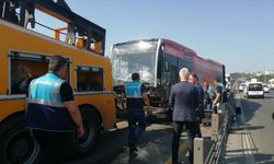 İstanbul'da kontrolden çıkan metrobüs bariyerlere çarptı