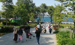 İstanbullular bayramın ilk gününde sahil ve parklarda vakit geçirdi