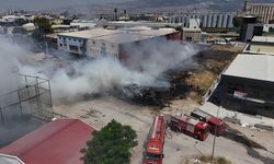 İzmir Ayakkabıcılar Sitesi'ndeki atık yığınında çıkan yangın kontrol altında