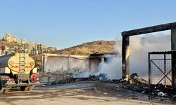 İzmir'de geri dönüşüm tesisinde çıkan yangın söndürüldü
