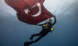 Jandarma teşkilatının 186'ncı kuruluş yıl dönümü su altında pankartla kutlandı