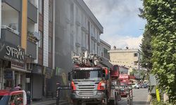 Kahramanmaraş'ta mobilya mağazasında çıkan ve eve sıçrayan yangın söndürüldü