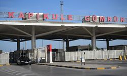 Kapıkule'den Türkiye'ye giriş yapan gurbetçiler, bayrama anavatanlarında girmenin mutluluğunu yaşadı