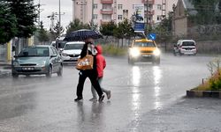 Kars'ta kuvvetli sağanak ve dolu etkili oldu