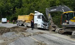 Kastamonu'da devrilen hafriyat kamyonunun sürücüsü hayatını kaybetti
