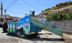 Kayseri'de küçükbaş hayvanlar keneye karşı 'mobil banyo' ile dezenfekte ediliyor