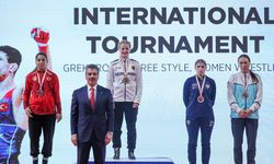Kocaeli'de düzenlenen güreş turnuvasında 2. gün müsabakaları sona erdi