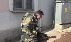 Kocaeli'de yangında mahsur kalan 3 kişiyi itfaiye ekipleri kurtardı
