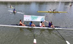 Kürek sporcuları Meriç Nehri'nde açtıkları pankartlarla çevre kirliliğine dikkati çekti