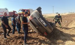 Mardin'de tarlaya devrilen otomobildeki baba ve kızı yaralandı