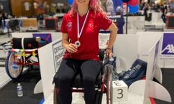 Milli para eskrimci Şenay Güner'den Fransa'da çifte madalya